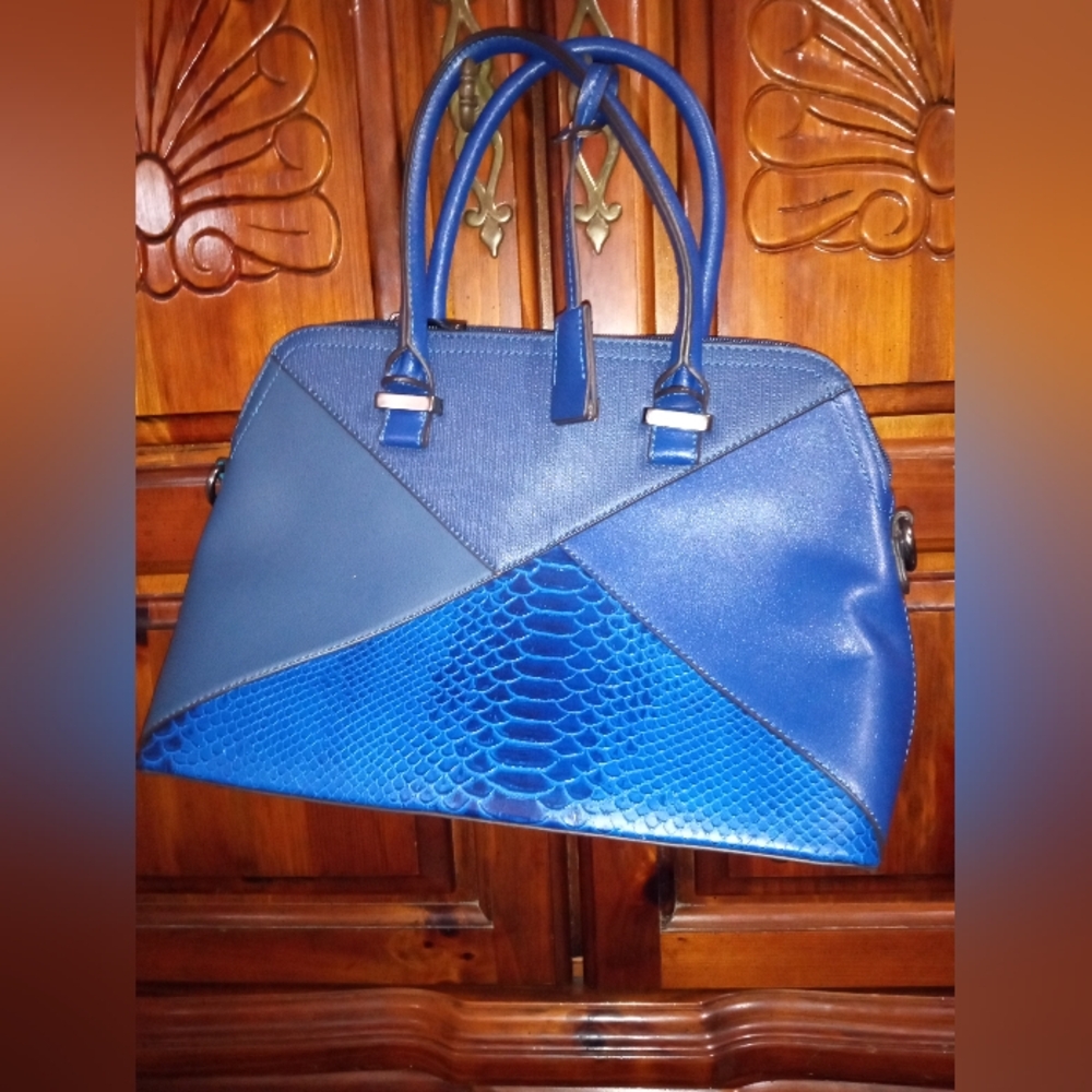 NWOT DAVID JONES TOTE WITH AN UNBRANDED MATCHING WALLET